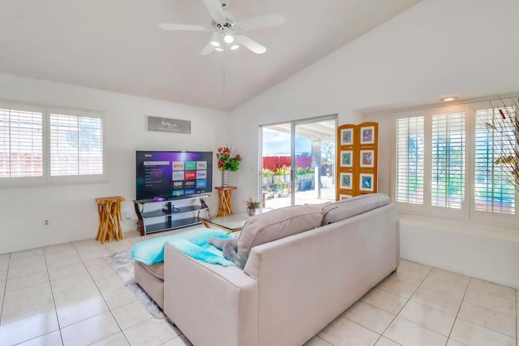 Casa de férias Entire Private 4-bedroom House W Garage, Big Yard, King Bed, Baby Crib San Diego