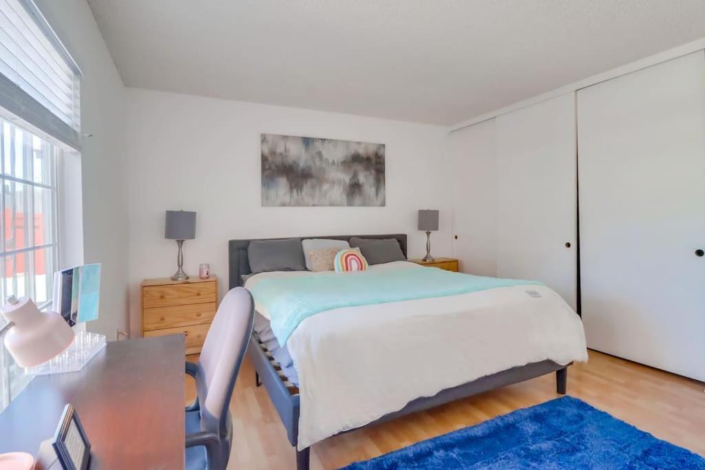 Entire Private 4-bedroom House W Garage, Big Yard, King Bed, Baby Crib Casa de férias San Diego