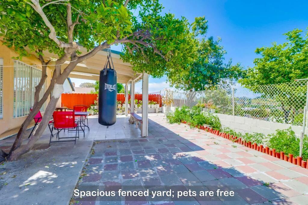 Casa de férias Entire Private 4-bedroom House W Garage, Big Yard, King Bed, Baby Crib San Diego