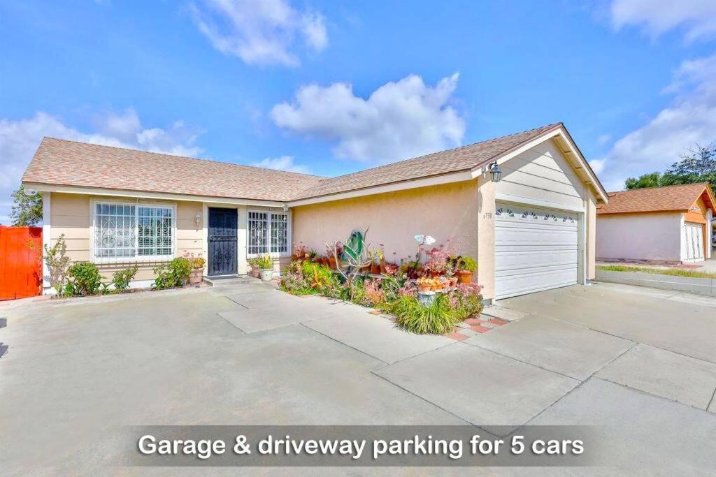 Entire Private 4-bedroom House W Garage, Big Yard, King Bed, Baby Crib Casa de férias *